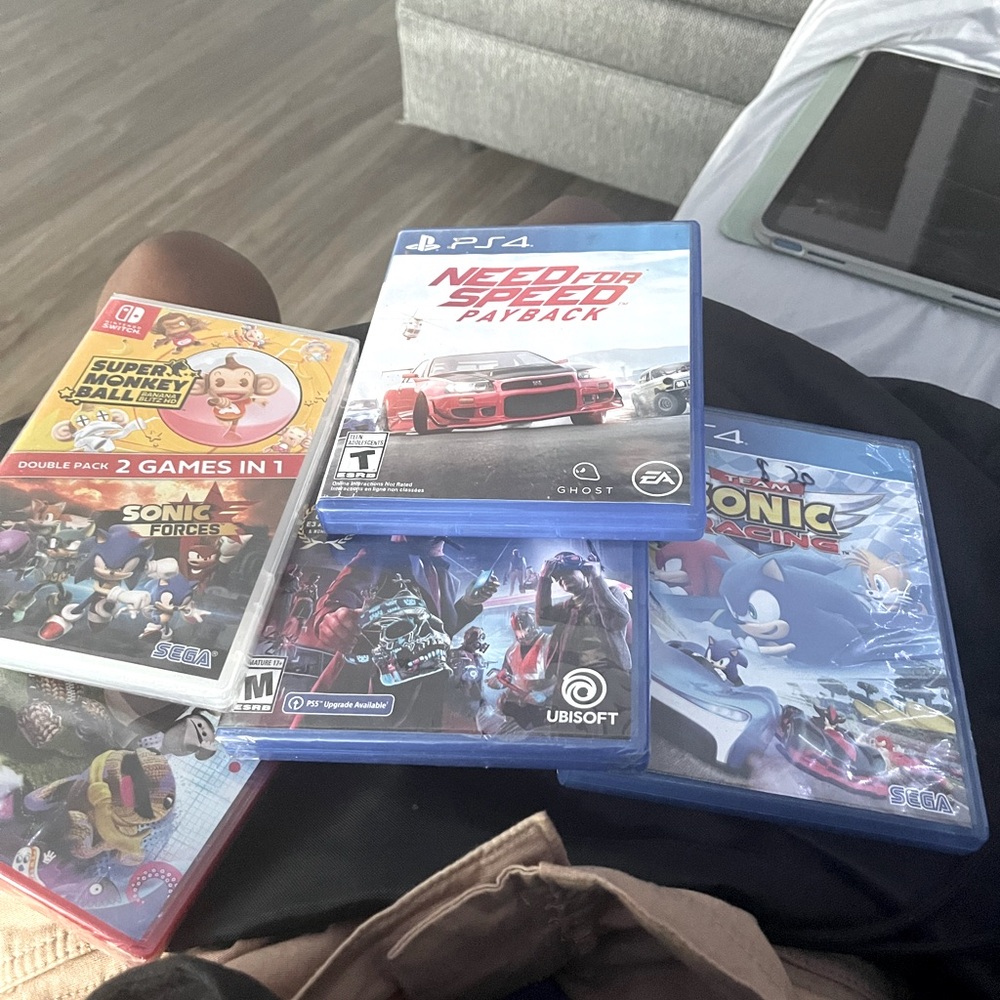 I’m selling ps4 games it not opening it brand new .